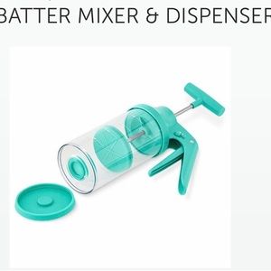 Pampered Chef Batter Mixer And Dispenser